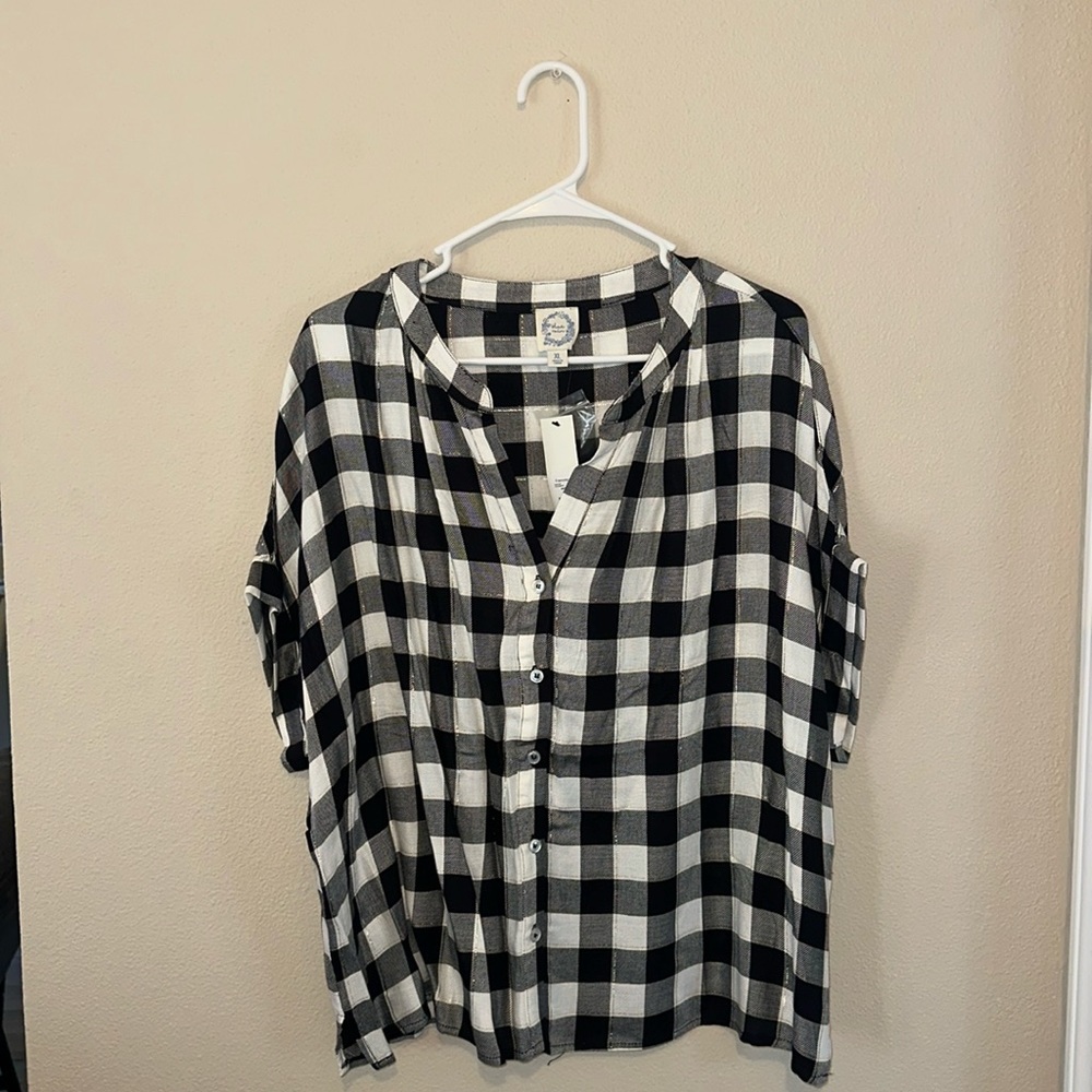 Women’s black and white checkered shirt with gold threading size XL